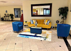 Days Inn & Suites by Wyndham Laurel Near Fort Meade 3