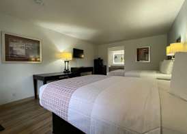 Tricove Inn & Suites 4