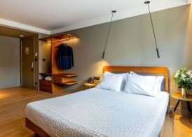Bob W Athens Eolou 4