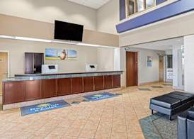 Days Inn & Suites by Wyndham Winkler 2