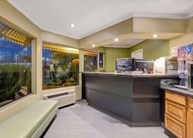 Super 8 by Wyndham Santa Cruz Beach 2