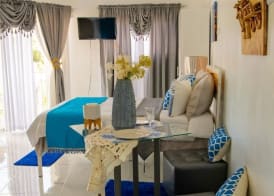 ROYAL TERRACE KING IV 5