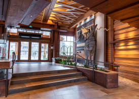 Moose Hotel and Suites 3