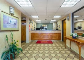 Econo Lodge & Suites Clarksville near Governors Square Mall 3