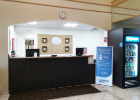 Comfort Suites Airport 3