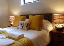Tor Farm Lodges - Private Hot Tubs, Shared Seasonal Outdoor Pool, Dog Friendly 3