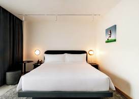 The StandardX, Bangkok Phra Arthit 5