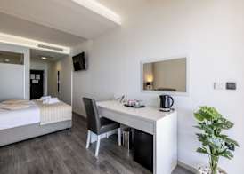 Sea View Luxury Rooms Seven of Nine 5