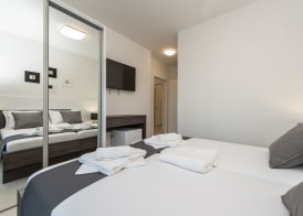 Apartments & Rooms Pool Villas Maris 4