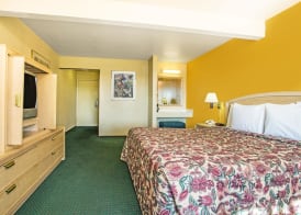 Travelodge by Wyndham Turlock 4