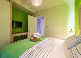 Seabreeze Villa - with Jacuzzi & heated pool 3