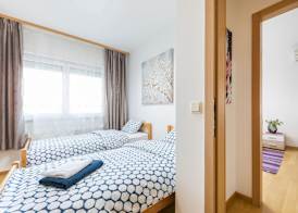 2 Bedroom Apt. in the Business Zone- Free Parking 5
