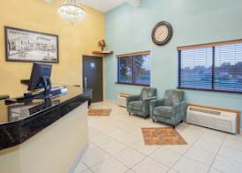 Super 8 by Wyndham Normal Bloomington 2