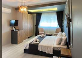 WeNirvana Suit Hotel 4