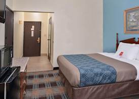 Econo Lodge Inn & Suites Shelbyville 4
