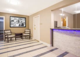 Super 8 by Wyndham Waldorf 2