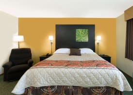 Super 8 by Wyndham Perry IA 5