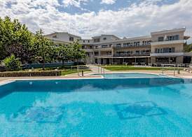 Paradise Resort 4