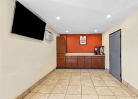 Econo Lodge Akron Copley Northwest 3