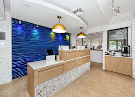 Best Western Plus Yacht Harbor Inn 2