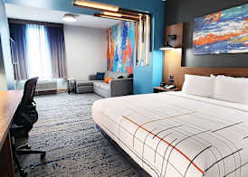 La Quinta Inn & Suites by Wyndham Austin South 5