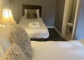 Turf Hotel 4