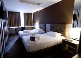 Hollywood Hotel 2
