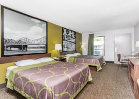 Super 8 by Wyndham Gainesville 4