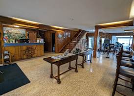 Riverboat Inn & Suites 4
