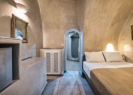 Katerina's Castle - Caldera Cave Hotel 4