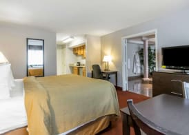 Quality Inn & Suites University-Airport 4