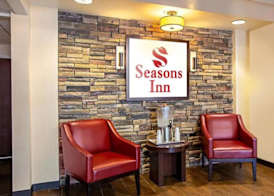 Seasons Inn Traverse City 4