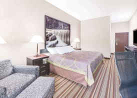 Super 8 by Wyndham Monett 4