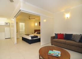 Cairns Queenslander Hotel & Apartments 5