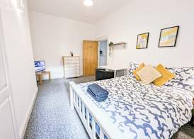Central Southsea Guest House 5