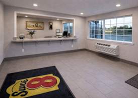Super 8 by Wyndham Bakersfield CA Near Airport 3