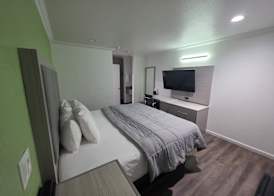The Aqua Pacific Hotel 4