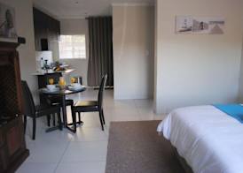 86 Edison Self Catering 3