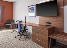 Holiday Inn Express & Suites MADISON by IHG 5