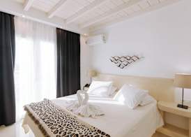 HOTIDAY Room Collection - Naxos 3