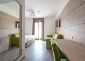 HOTEL TRILAGO 4