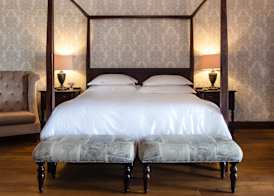 Under Oaks Guesthouse 2