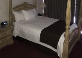 Travelodge by Wyndham Niagara Falls Fallsview 4