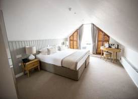 Holm House - Stylish Coastal Suites - HEDD Spa - Silures Bar & Restaurant 4
