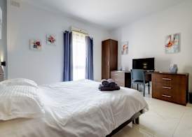 Modern 1BR Apartment Steps From the Promenade 2