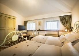 Palazzo Angelica Hilltop Luxury Villa with Pool, Spa & Views 2