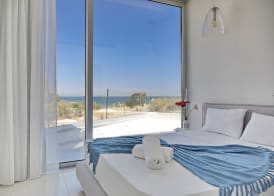 Seaview Luxury Villa Jacuzzi & Pool! 2 Min Beach 3