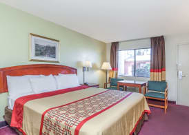 Super 8 by Wyndham Bakersfield/Central 5