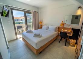 Niso Skiathos 3