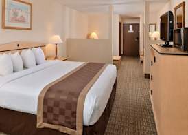 SYLO Hotel Denver Airport, a Ramada by Wyndham 4